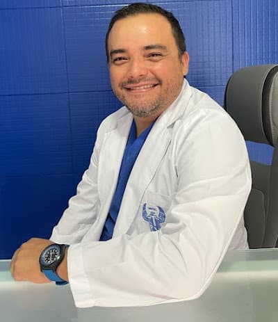 Dentista Andrés Vicente Reyes