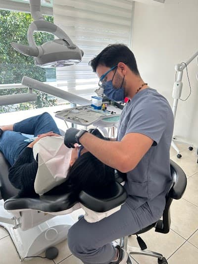 Dentista Restaurador Estético. Dr José Carlos Santos