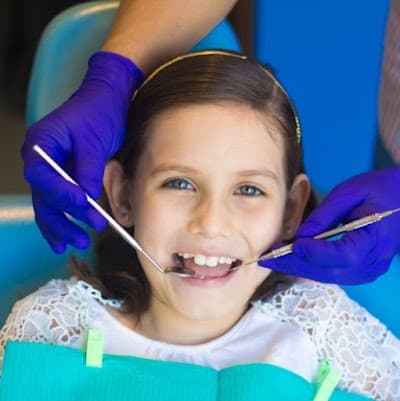 Dr. Angel D. Reyes Solórzano, Dentista - Odontólogo