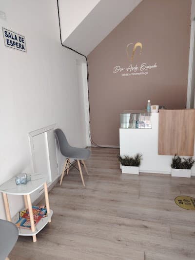 Dra. Arely Quezada Médico Estomatólogo (consultorio Dental)