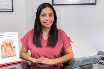 Dra. Claudia E Díaz Trujillo, Dentista