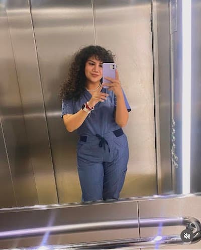 Dra. Karen Martínez, Dentista.