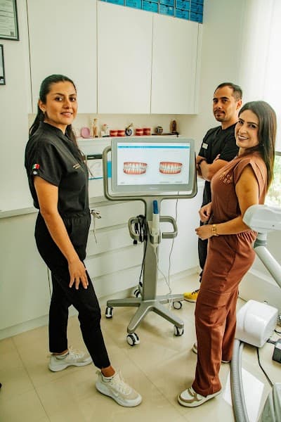 Dra. Lorenny, Ortodoncia e Invisalign