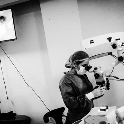 Paola Mendoza, Dentista - Odontólogo