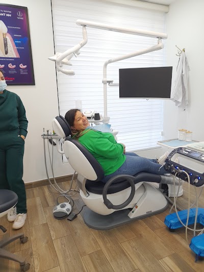 Clínica Dental Dra. Mariangela G. Mirabal Rehabilitación oral & Implantes