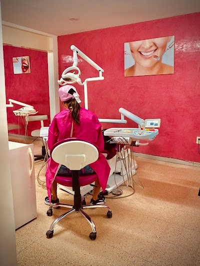 Clínica NeoDental León moderno