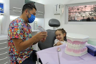 DAV Dental, Estetica Dental e Implantología