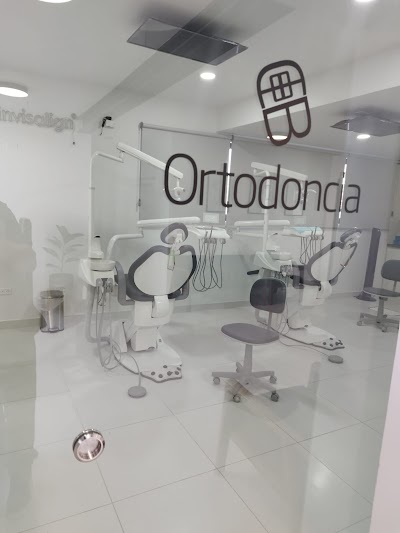 Dentique By Dra. Cinthia Borbon