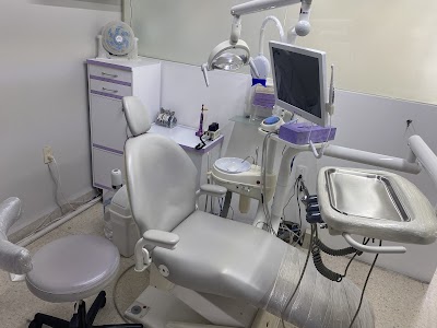 Dentista Claudia Serrano, Odontólogo