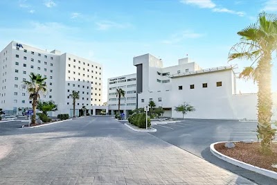 Dentista Roi. Dra. Vega especialista en prótesis e implantes dentales