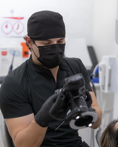 Dr. Alfredo Anaya Dentista