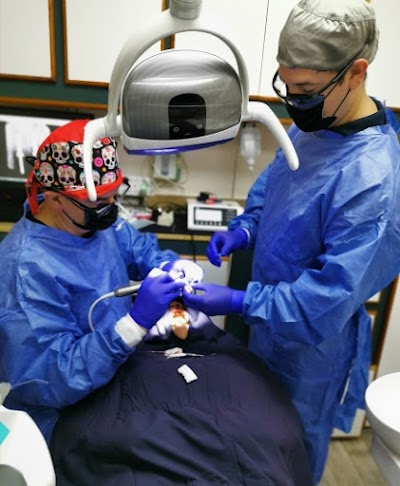 Dr. Gerardo Jesus Larrion Gallegos, Dentista - Odontólogo
