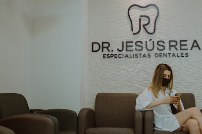 Dr. Jesús Rea Garza | Dentista Especialista en Ortodoncia