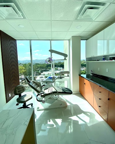 Dra. Marjorie De Alba, Dentista - Odontólogo