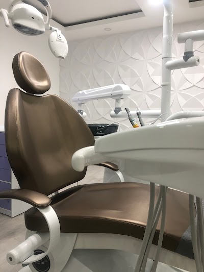 Dra. Mirella Castro -Endodoncista