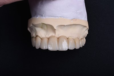 SMILE IMPLANT CENTER NAPOLES