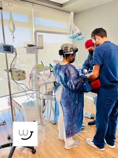 White Smile Studio // Implantología y Estética Dental.